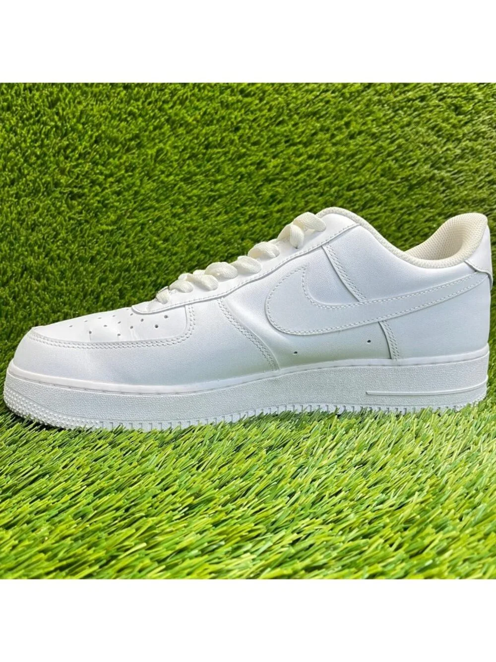Nike Air Force 1 '07 Low Mens Size 13 White Athletic Lifestyle Shoes Sneakers